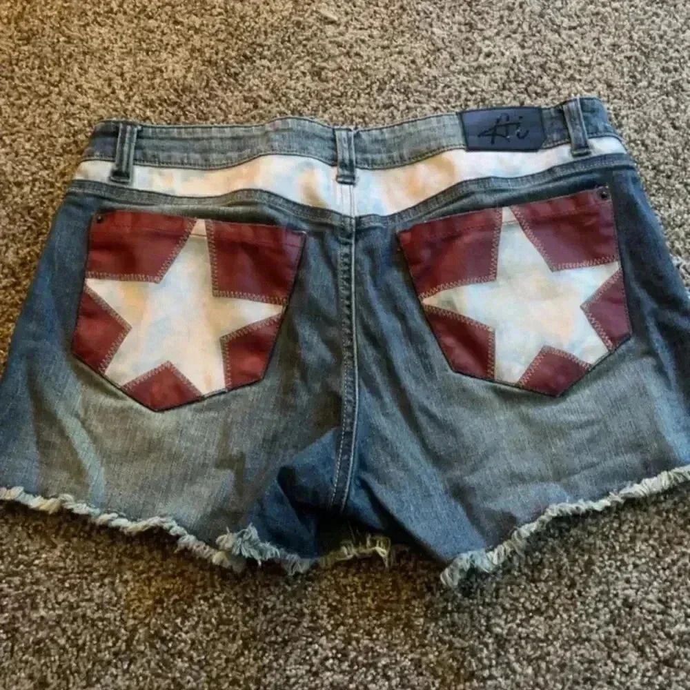 Authentic icon patriotic star pocket jean shorts‎ in size 27!!